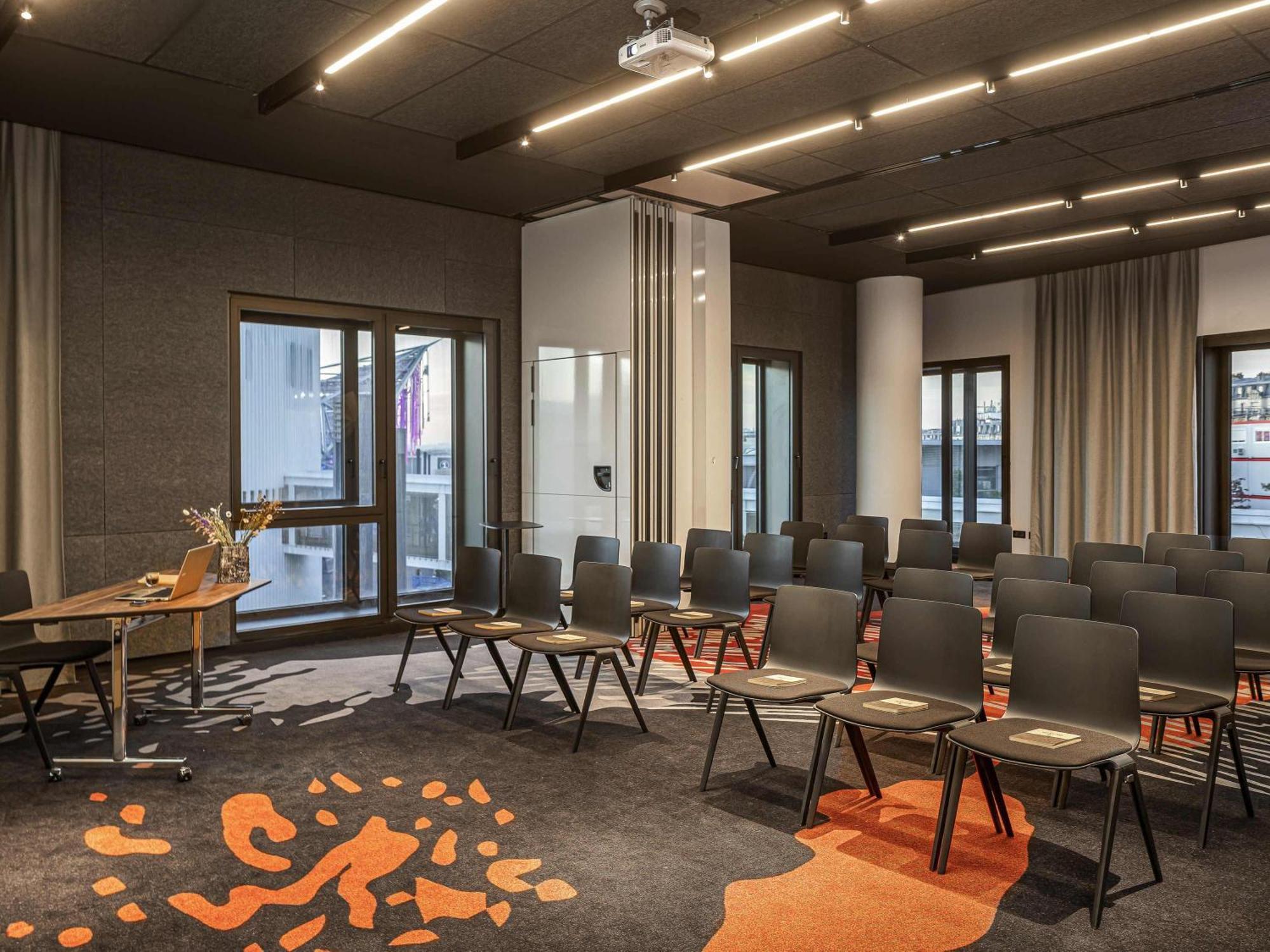 Novotel Porte Versailles 4* Parigi
